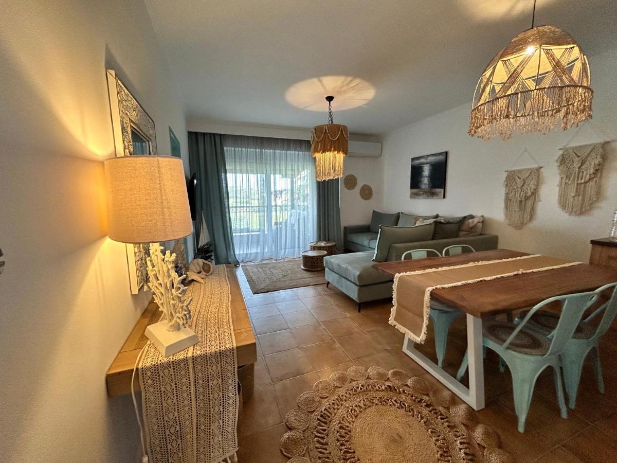 Calliopes By The Sea Boutique Suites Paralia Dionysiou Luaran gambar