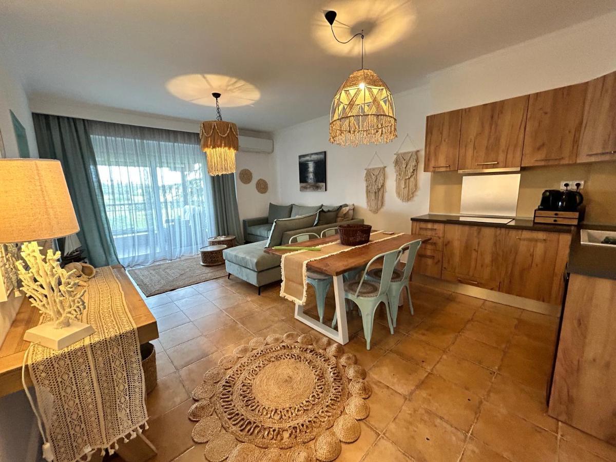 Calliopes By The Sea Boutique Suites Paralia Dionysiou Luaran gambar