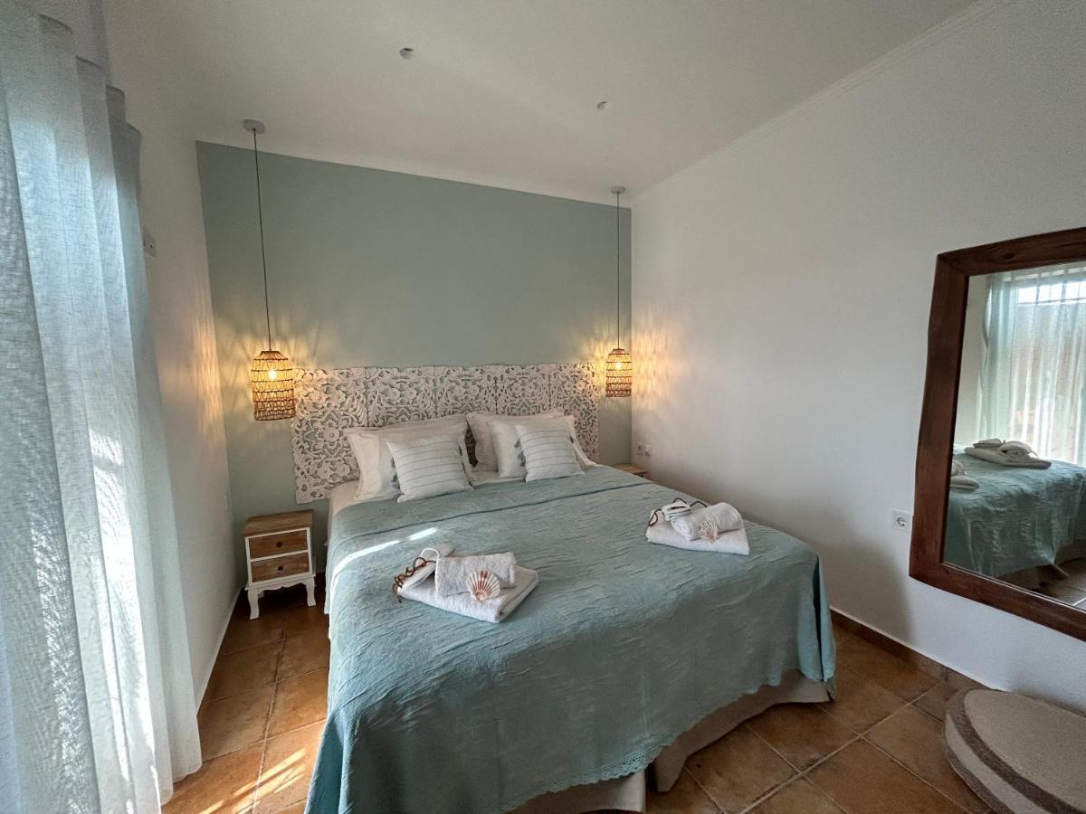 Calliopes By The Sea Boutique Suites Paralia Dionysiou Luaran gambar