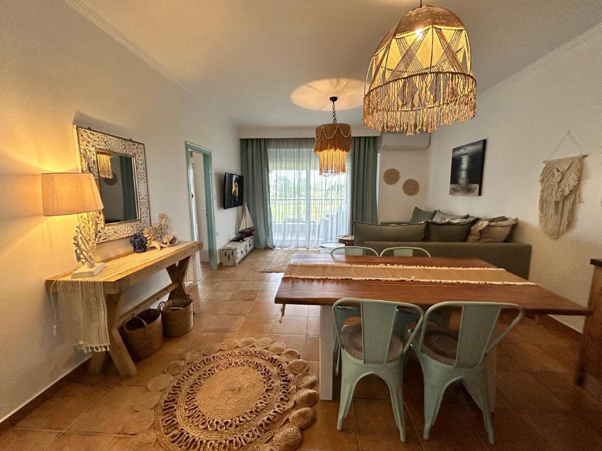 Calliopes By The Sea Boutique Suites Paralia Dionysiou Luaran gambar