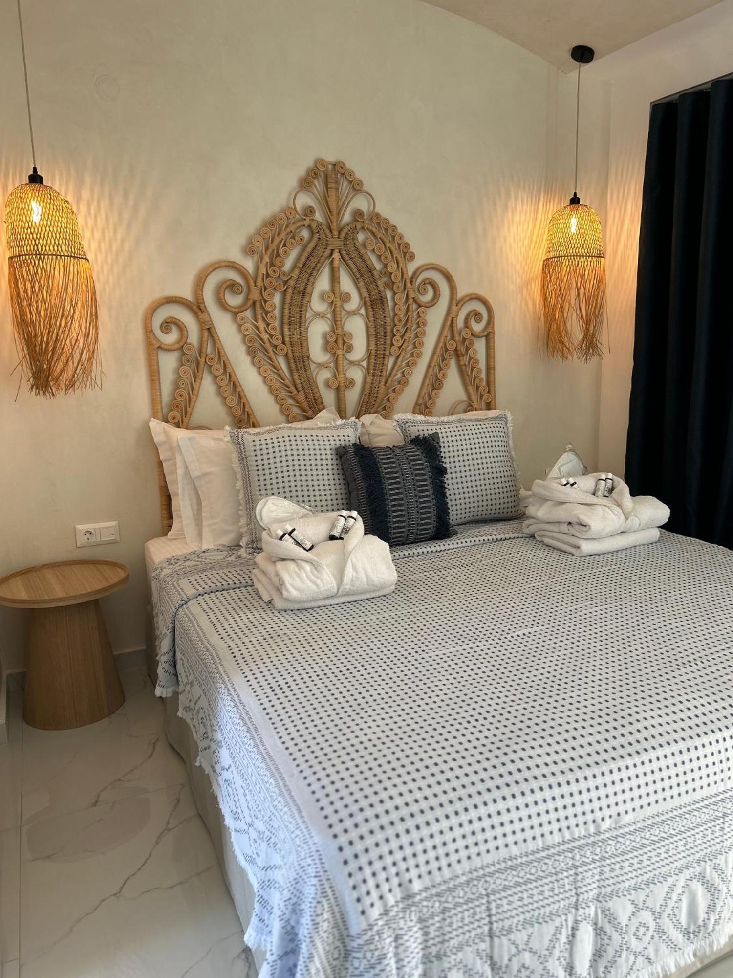 Calliopes By The Sea Boutique Suites Paralia Dionysiou Luaran gambar